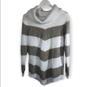 Fortune Ivy sweater bold lines across, tan and white